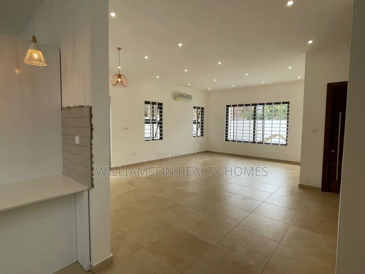5bdrm Mansion in Community 20 Estate, Spintex for Sale