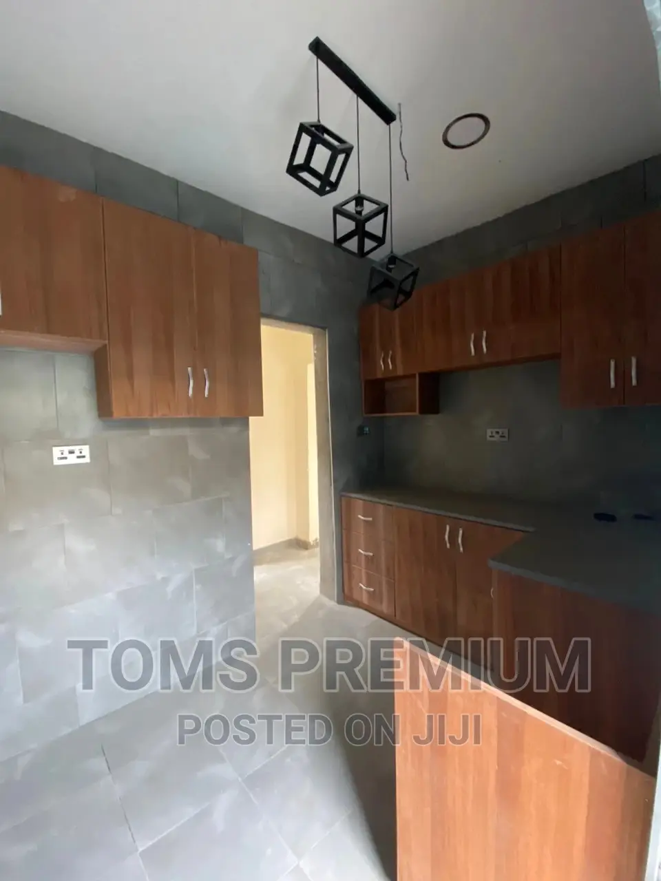 3bdrm Duplex in Botwe for Rent