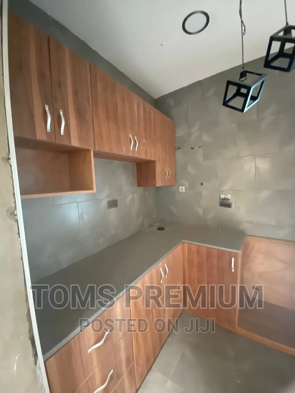 3bdrm Duplex in Botwe for Rent