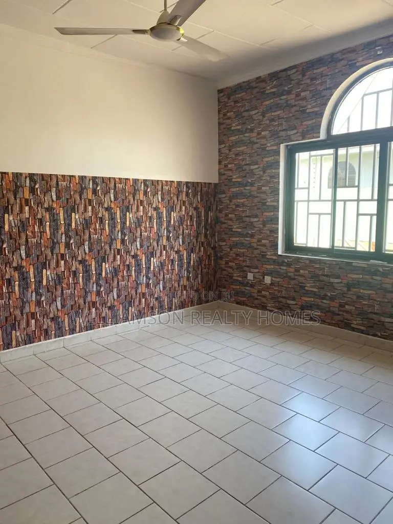 5bdrm House in Community 18, Spintex for rent