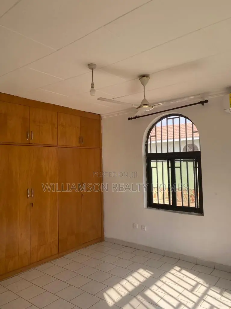 5bdrm House in Community 18, Spintex for rent
