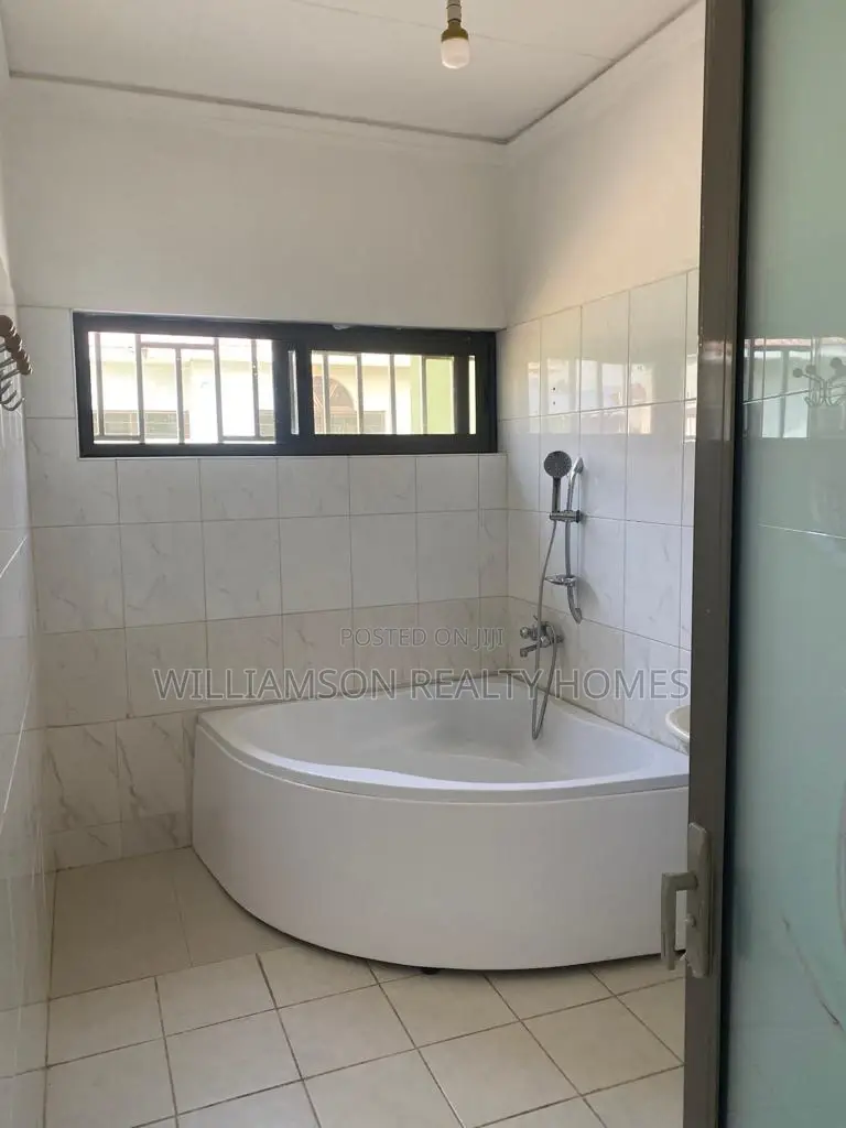 5bdrm House in Community 18, Spintex for rent