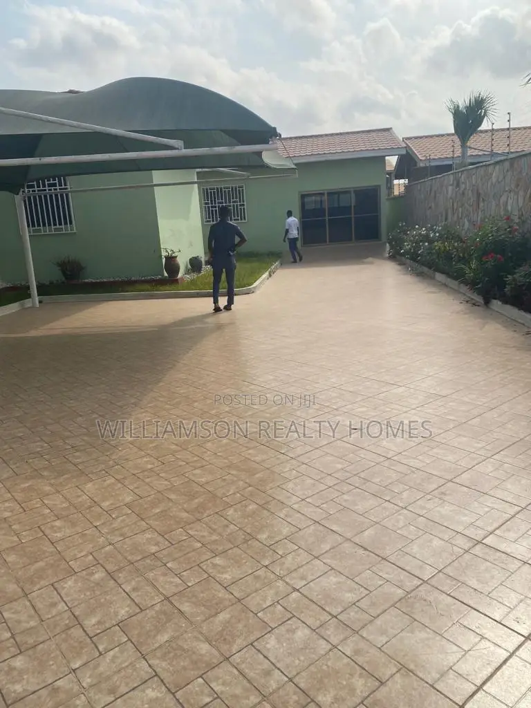 5bdrm House in Community 18, Spintex for rent