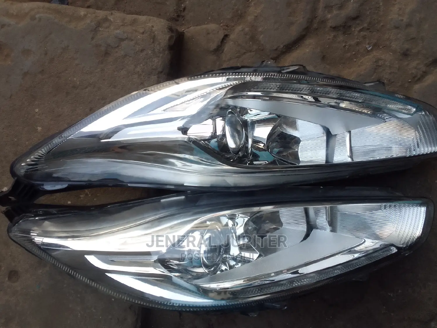 Ford Fiesta 2014,2015,2016 Headlight Pair. (All White)