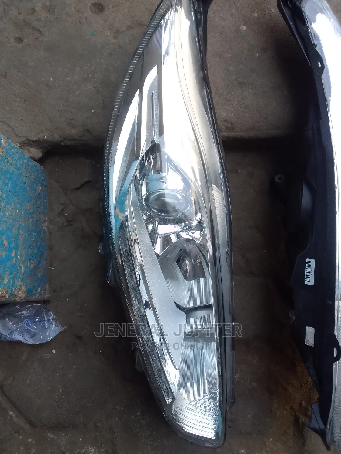 Ford Fiesta 2014,2015,2016 Headlight Pair. (All White)