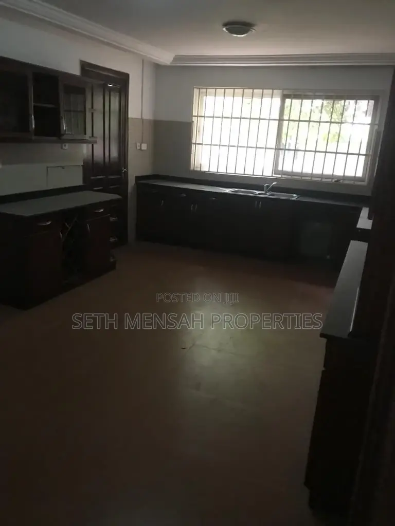 4bdrm House in Achimota for Sale