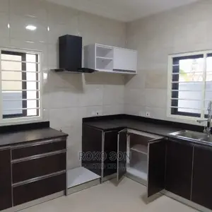 3bdrm Duplex in Dr Roko, The Mall for rent