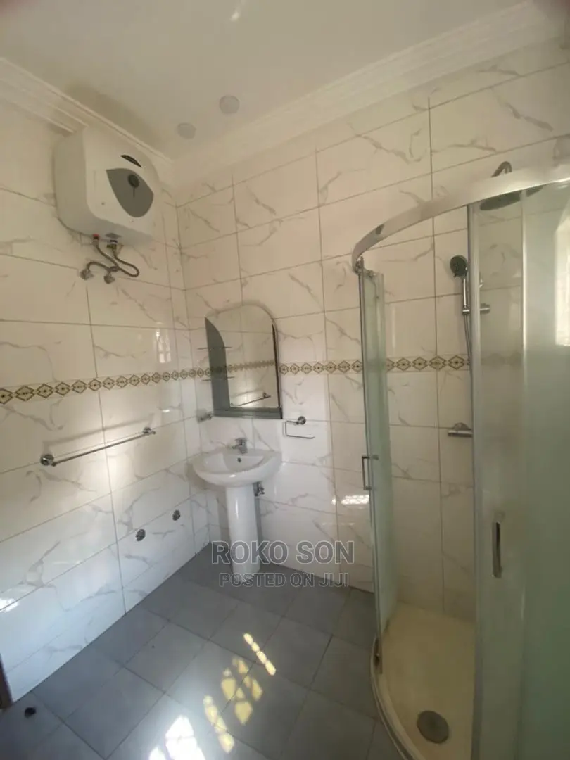 4bdrm Duplex in Dr Roko, Adjiriganor for rent