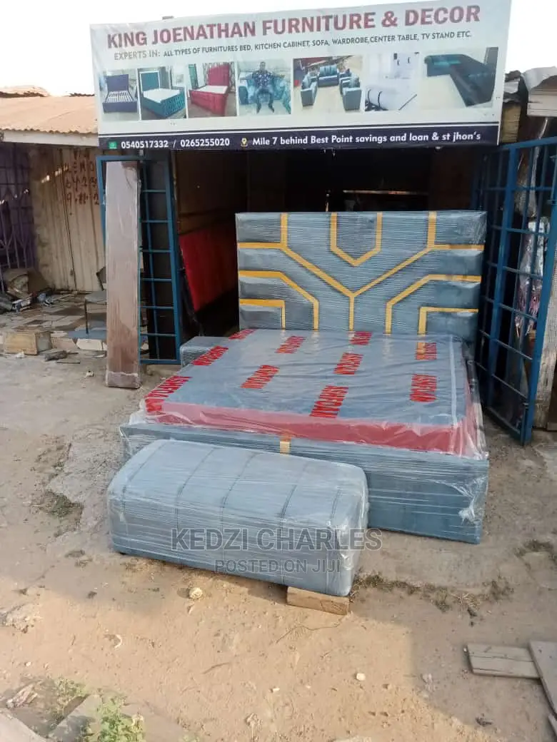 Queen Size Bed and Frame With Ottoman