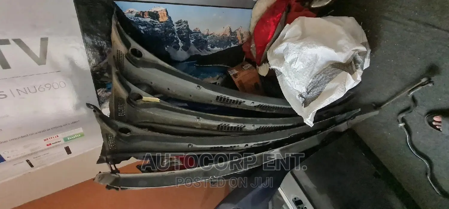 Ford Fusion Wiper Cowl Screen