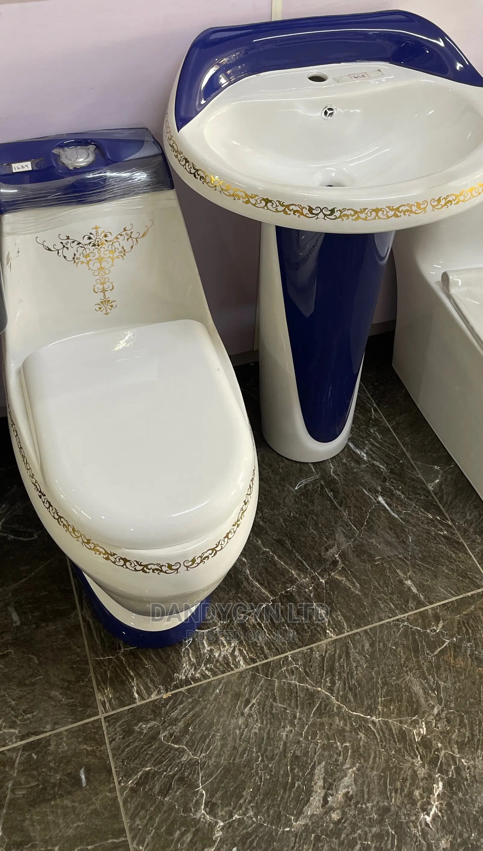 Executive Toilet Seat With Wash Hand Basin