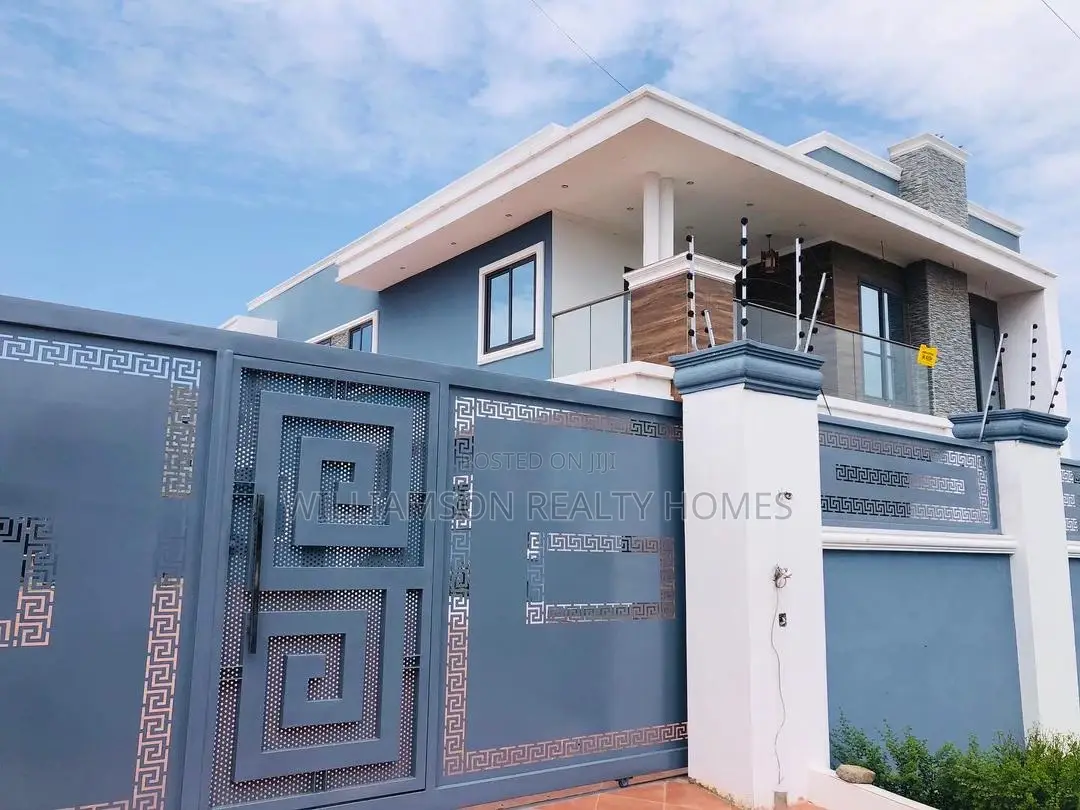 6bdrm House in Community 20 Estate, Spintex for Sale