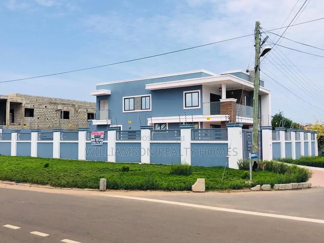 6bdrm House in Community 20 Estate, Spintex for Sale
