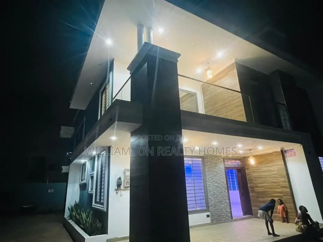 6bdrm House in Community 20 Estate, Spintex for Sale