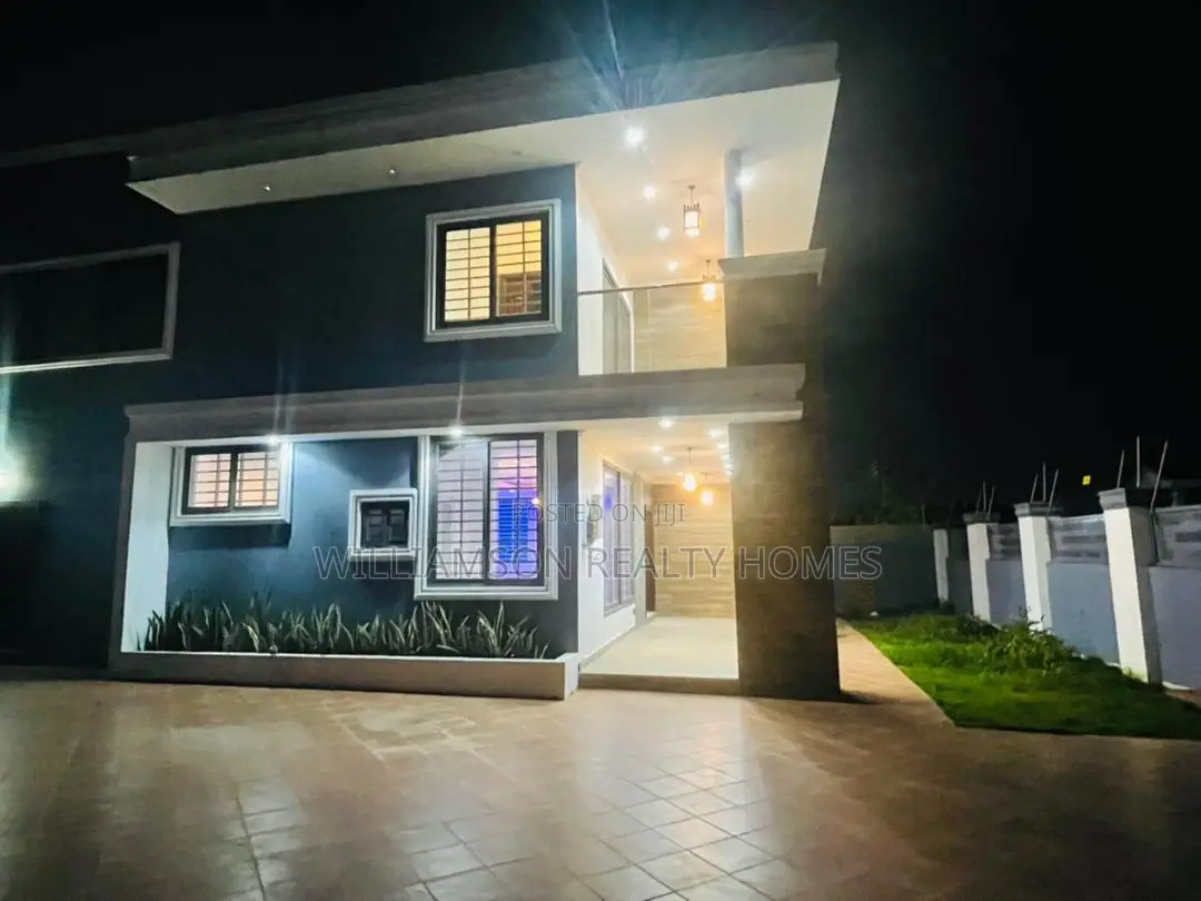 6bdrm House in Community 20 Estate, Spintex for Sale