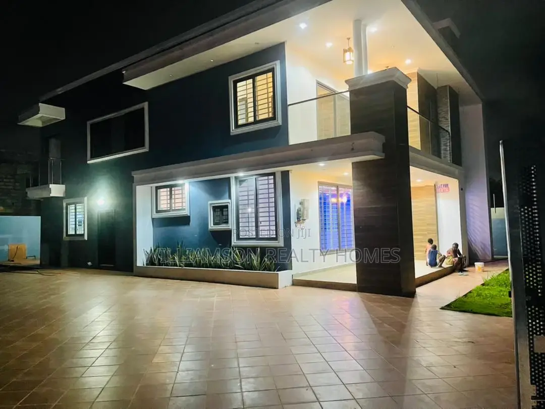 6bdrm House in Community 20 Estate, Spintex for Sale