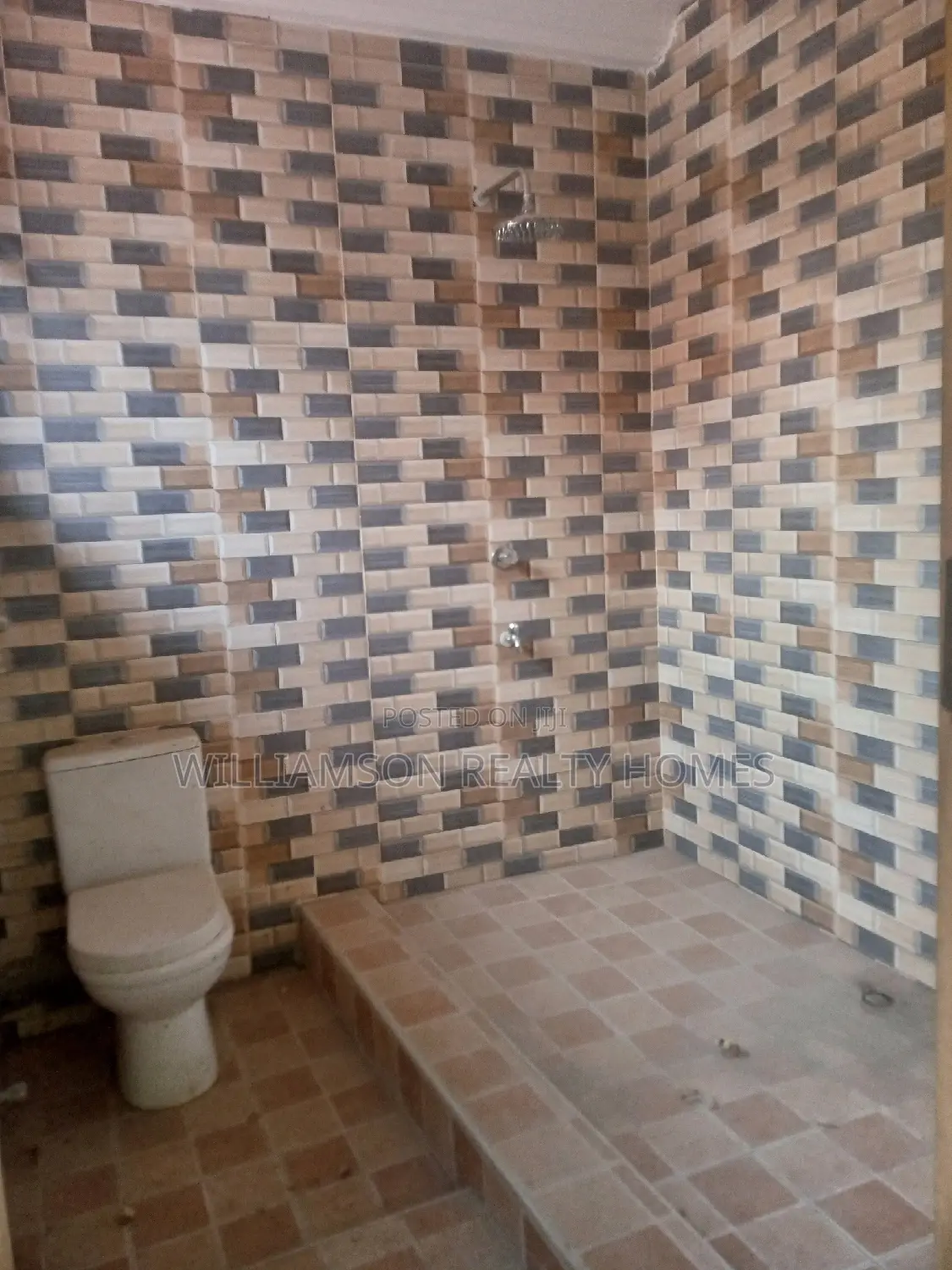 3bdrm Apartment in Community 18 Estate, Spintex for rent