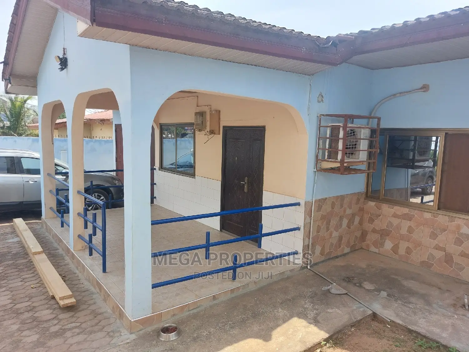 8bdrm Block of Flats in Sowutwuom for sale