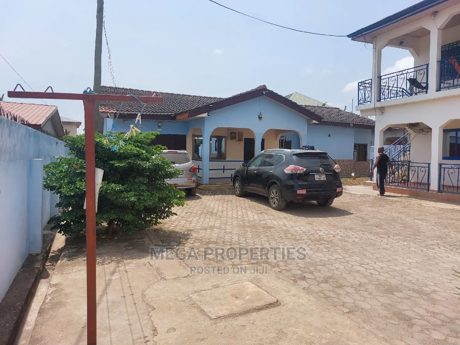 8bdrm Block of Flats in Sowutwuom for sale