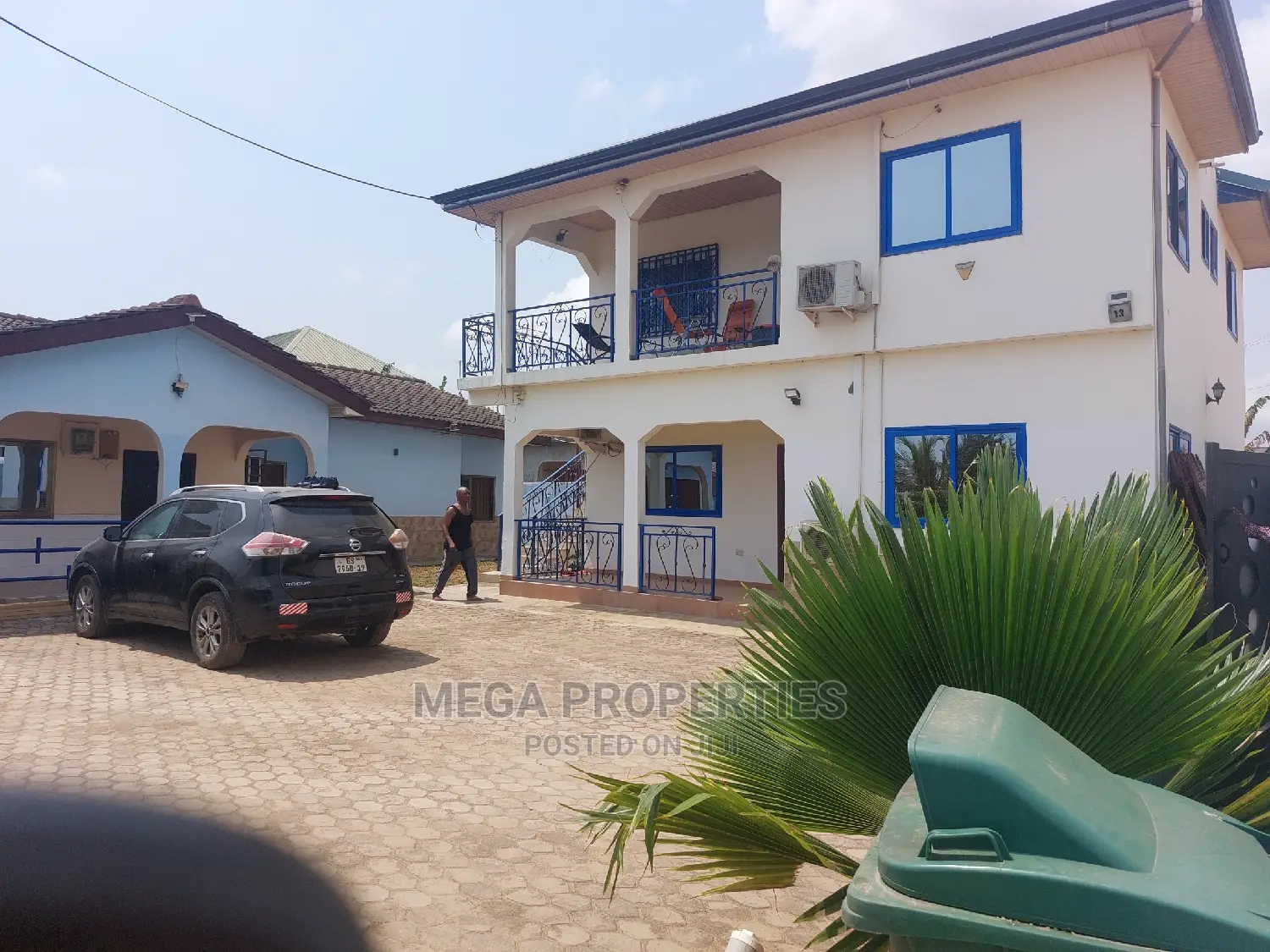 8bdrm Block of Flats in Sowutwuom for sale