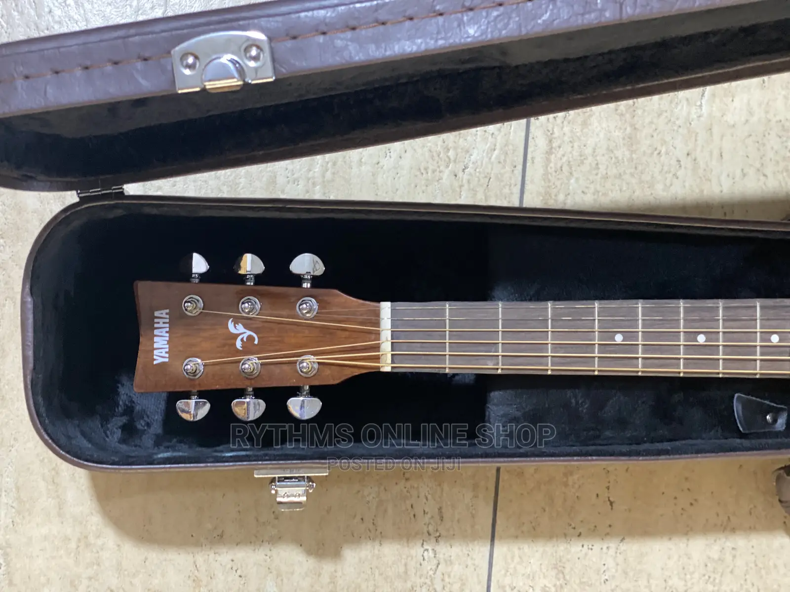 Yamaha Acoustic Guitar With Solid Leathercase