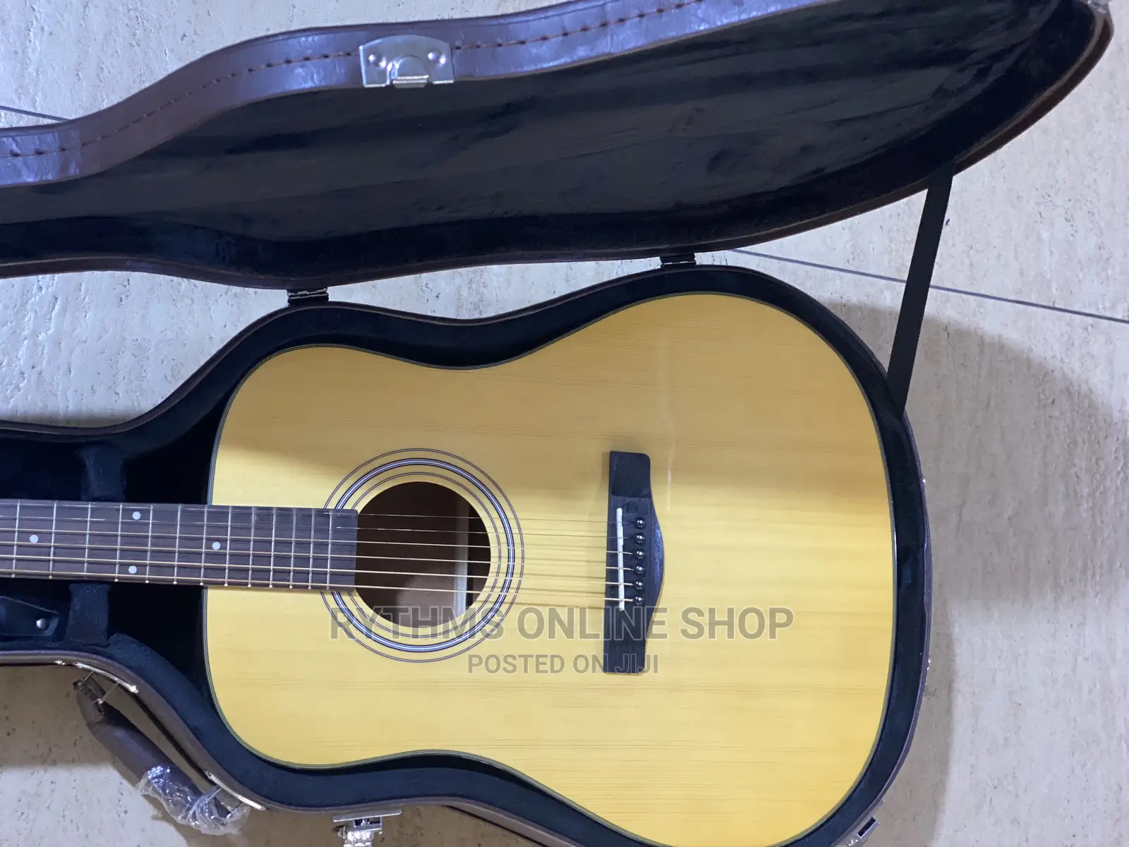 Yamaha Acoustic Guitar With Solid Leathercase