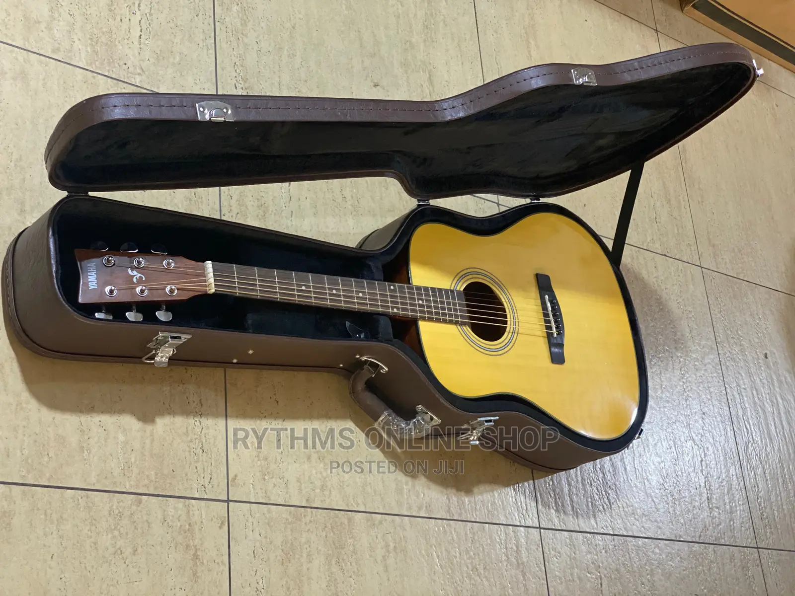 Yamaha Acoustic Guitar With Solid Leathercase