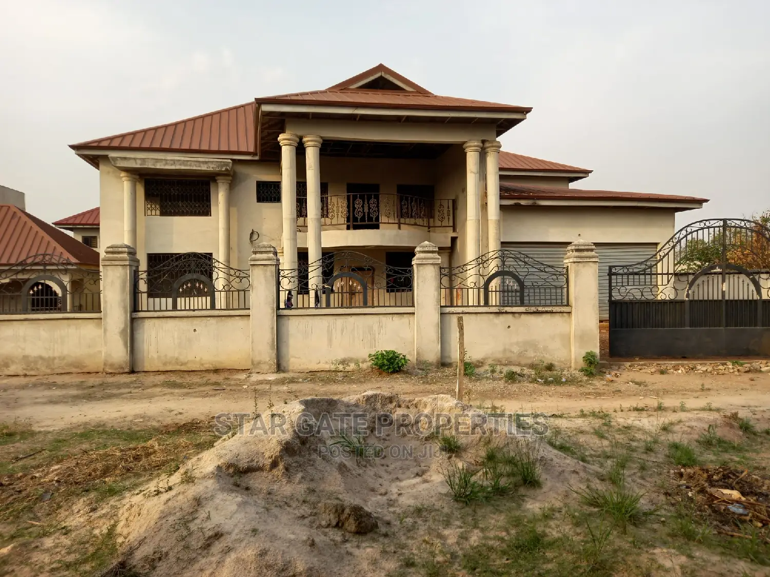 9bdrm House in Star Gate Properties, Ejisu-Juaben Municipal for sale