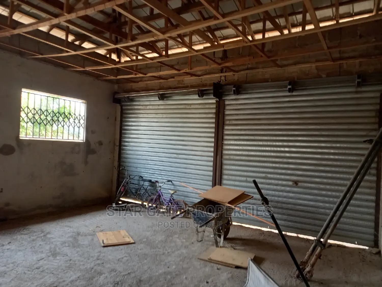 9bdrm House in Star Gate Properties, Ejisu-Juaben Municipal for sale