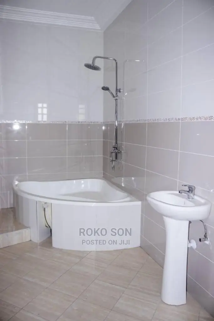 4bdrm Duplex in Dr Roko, Spintex for sale