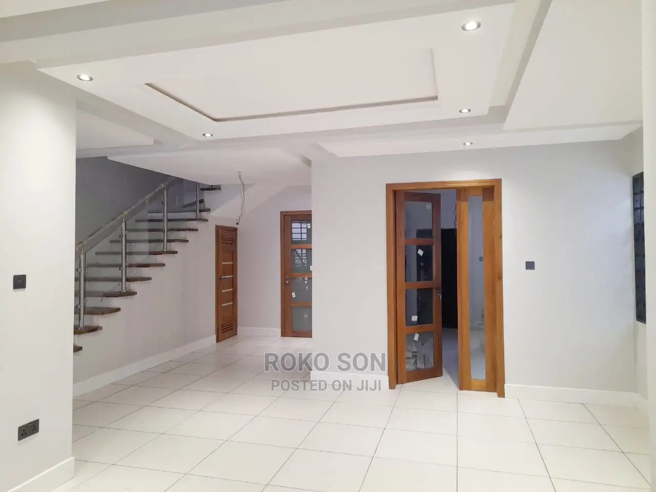5bdrm Duplex in Dr Roko, the Mall for Sale