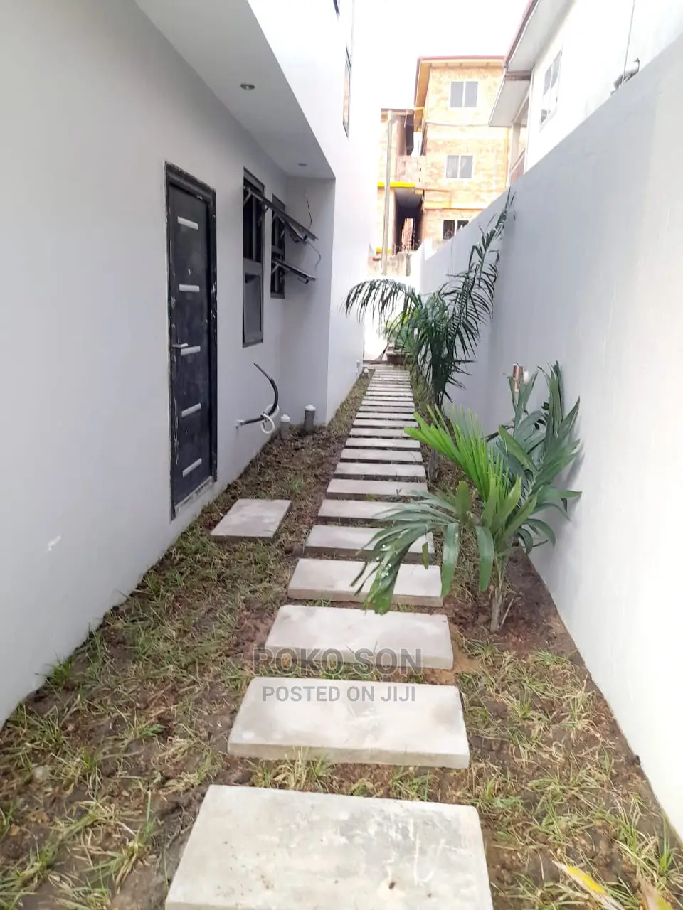 5bdrm Duplex in Dr Roko, the Mall for Sale