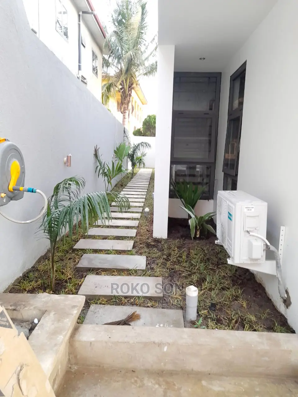 5bdrm Duplex in Dr Roko, the Mall for Sale