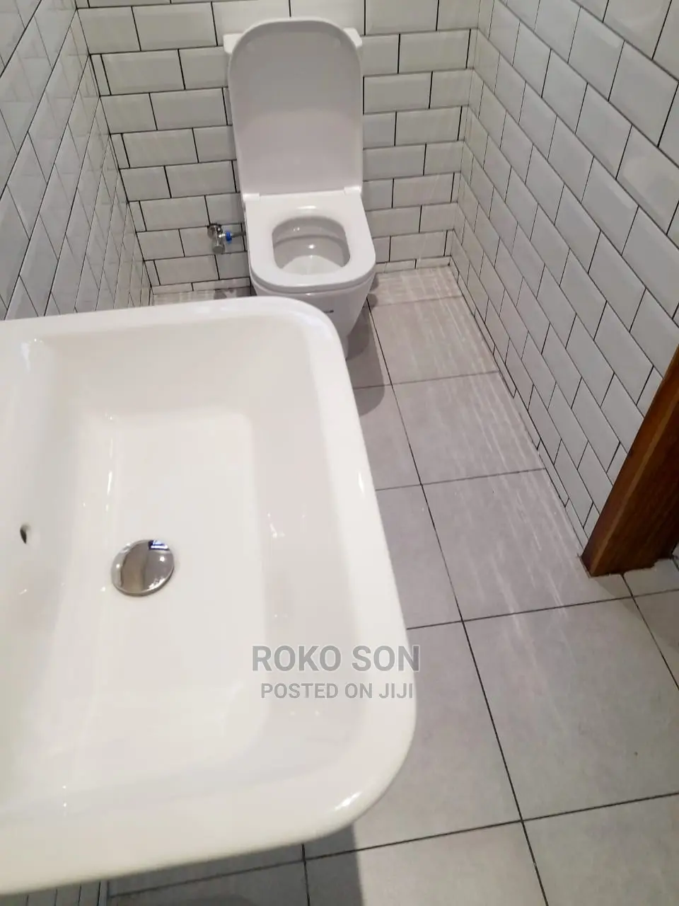 5bdrm Duplex in Dr Roko, the Mall for Sale