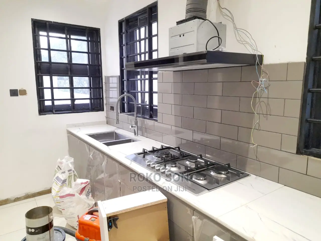 5bdrm Duplex in Dr Roko, the Mall for Sale
