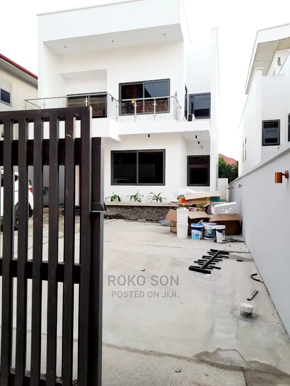 5bdrm Duplex in Dr Roko, the Mall for Sale
