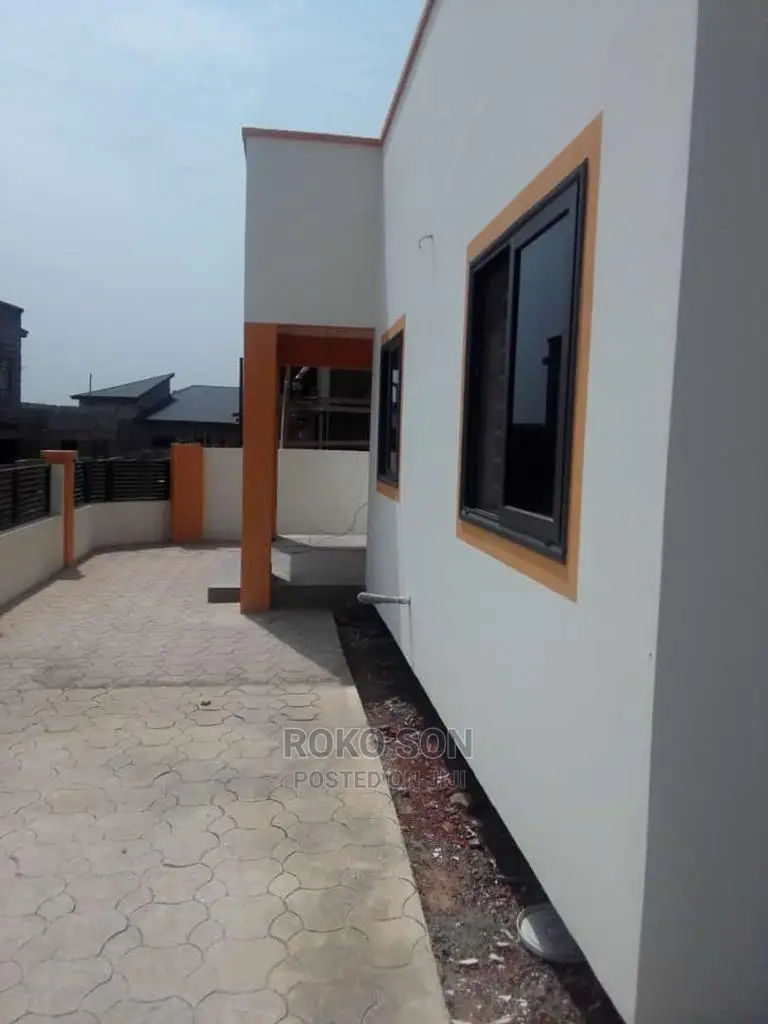 3bdrm Duplex in Dr Roko, Adenta for sale