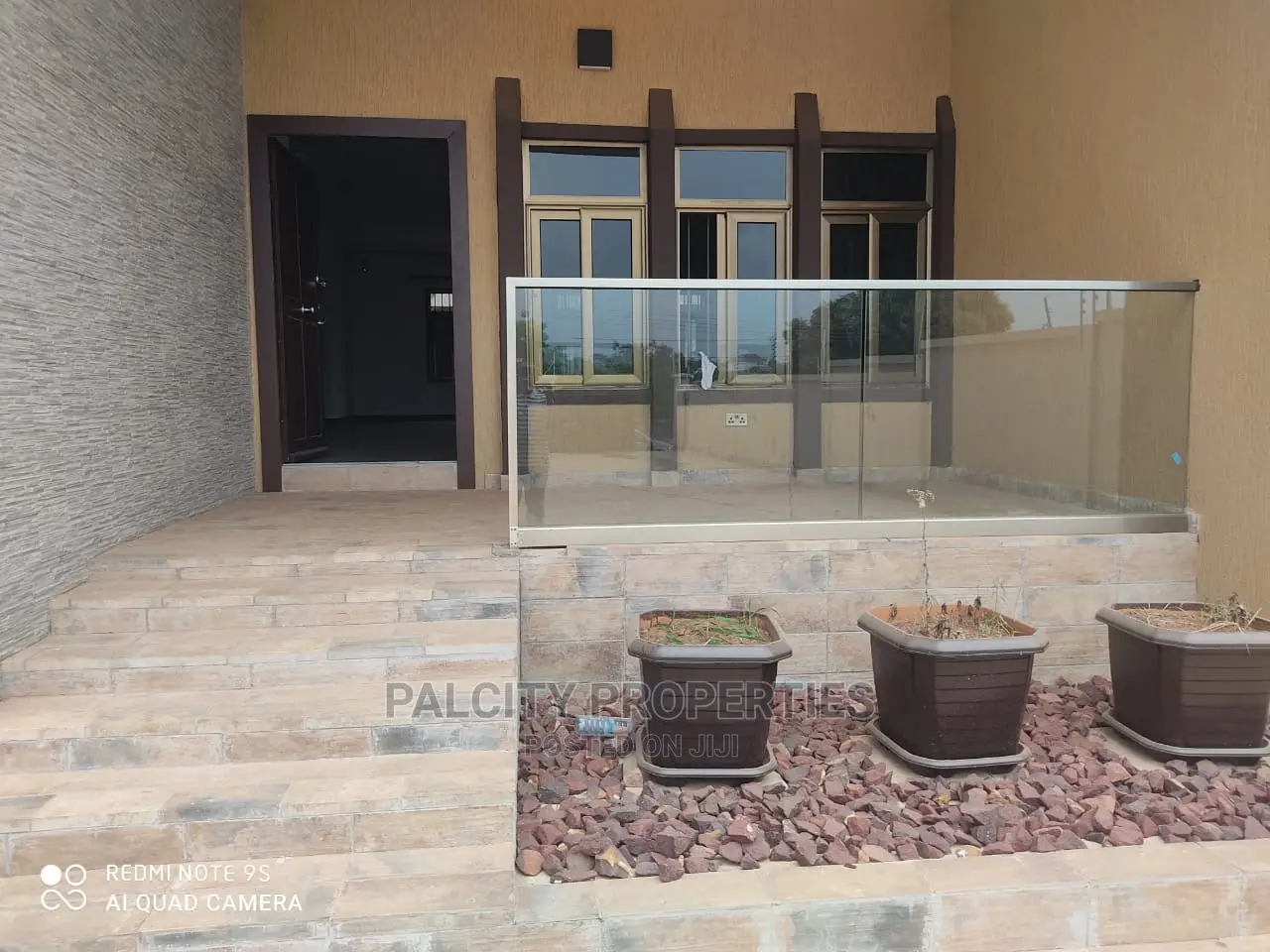 5bdrm House in Ahodwo, Kumasi Metropolitan for Sale