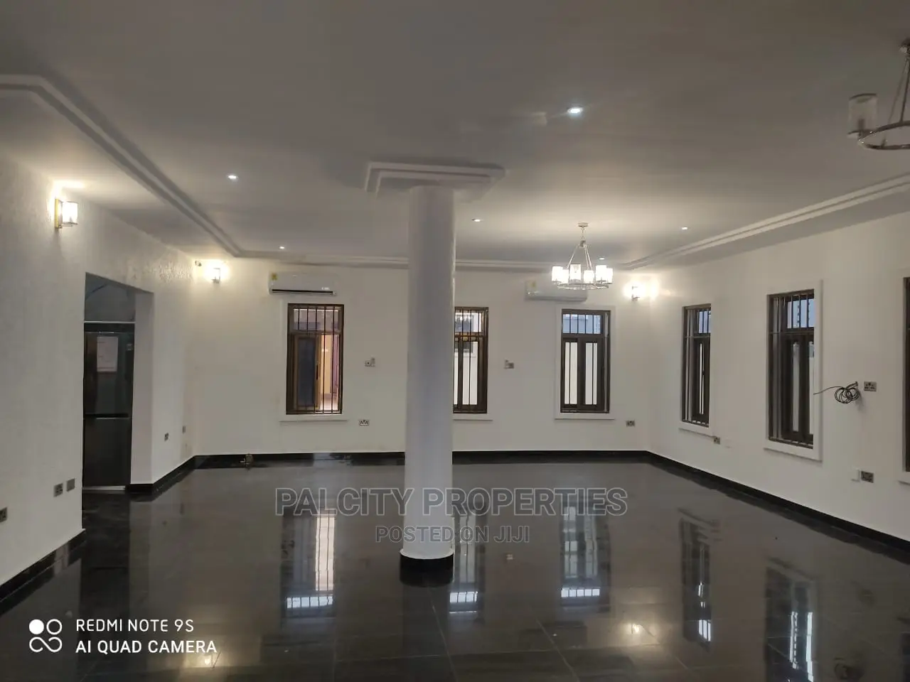 5bdrm House in Ahodwo, Kumasi Metropolitan for Sale