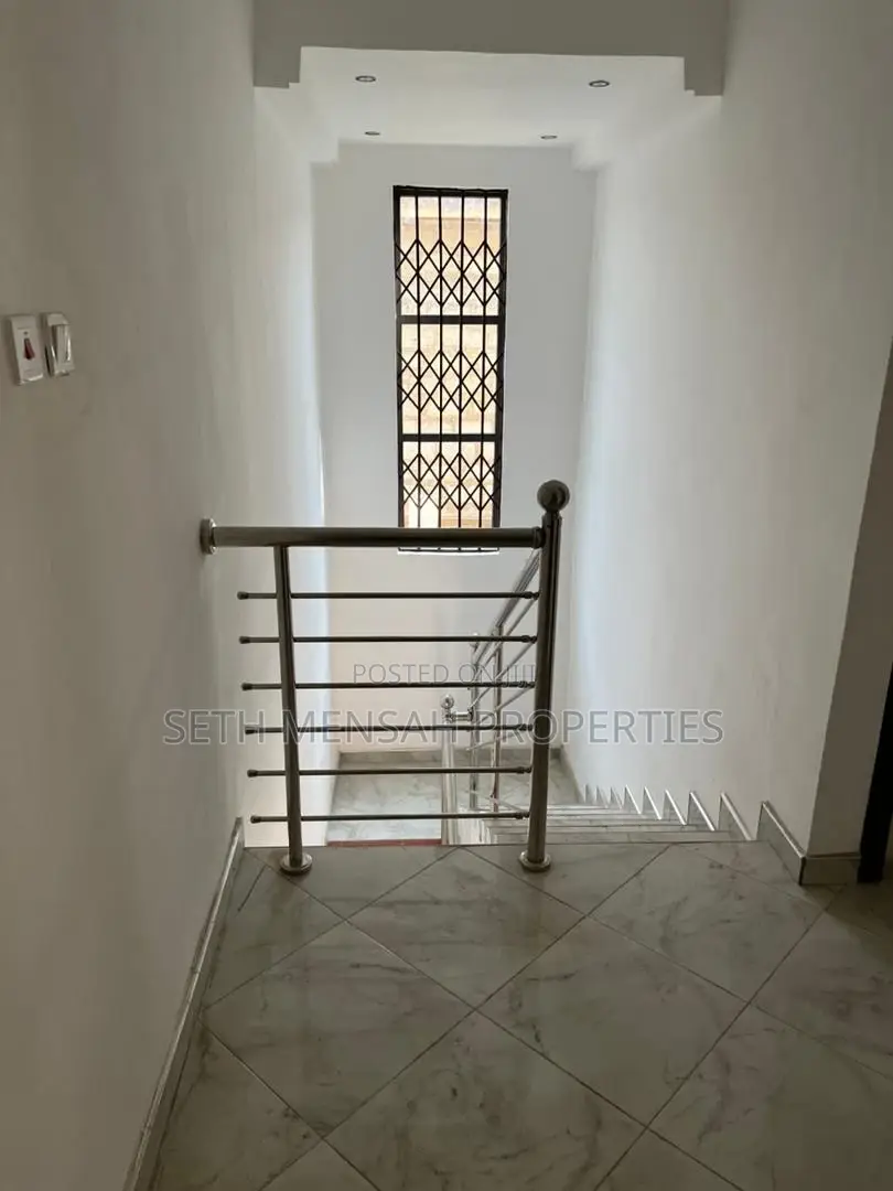 4bdrm House in Ashomang Estate for Sale