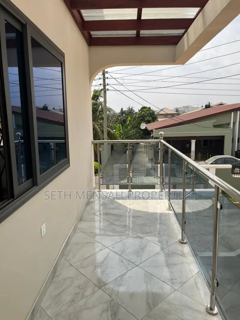 4bdrm House in Ashomang Estate for Sale
