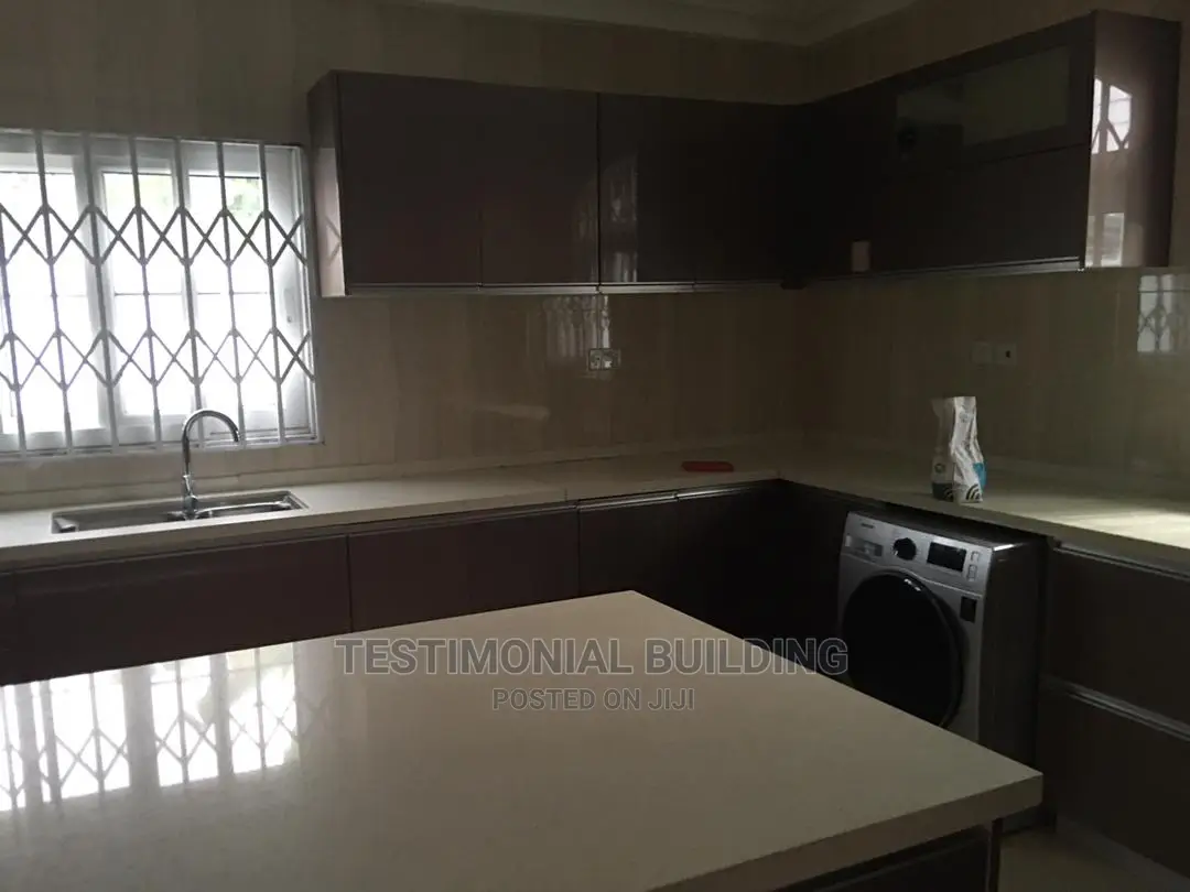 5bdrm House in Testimonial Building, a C Mall Area for Rent
