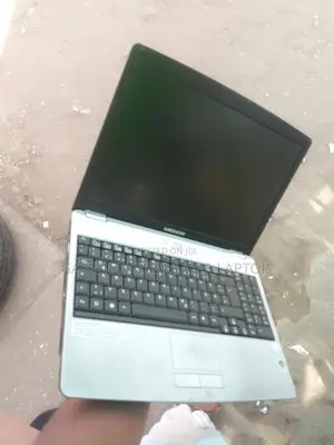 Laptop Medion Erazer P7647 3GB Intel Core 2 Duo HDD 160GB