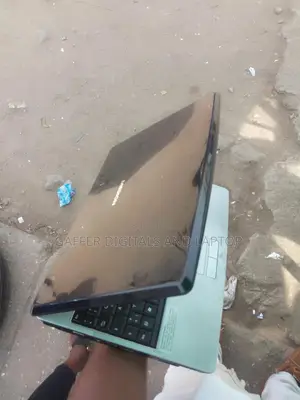 Laptop Medion Erazer P7647 3GB Intel Core 2 Duo HDD 160GB