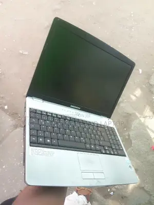 Laptop Medion Erazer P7647 3GB Intel Core 2 Duo HDD 160GB