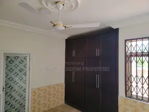 3bdrm Apartment in Suadom Properties, Baatsona Total for rent