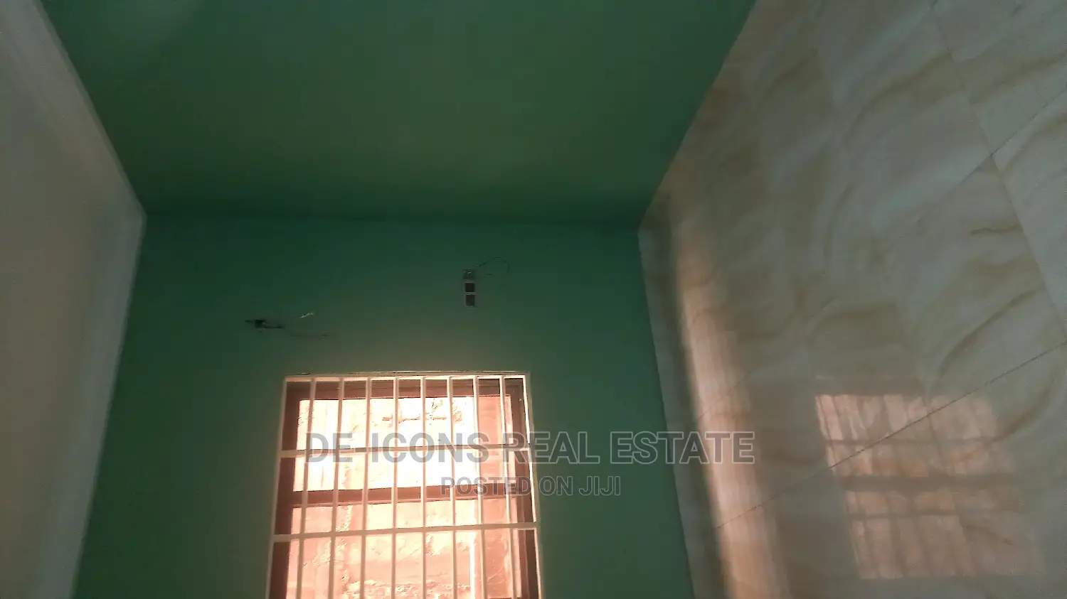 1bdrm Duplex in De-Icons Real Estate, Awutu Senya East Municipal