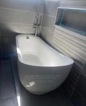 5bdrm House in Seekers Realty, Accra Metropolitan for Sale