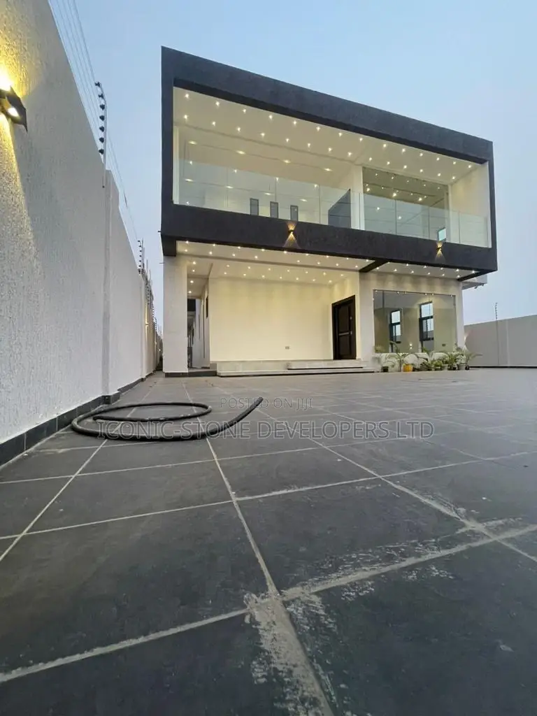 4bdrm Mansion in Adenta for Sale
