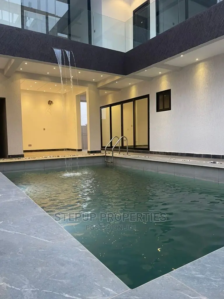 4bdrm Mansion in Adenta for Sale